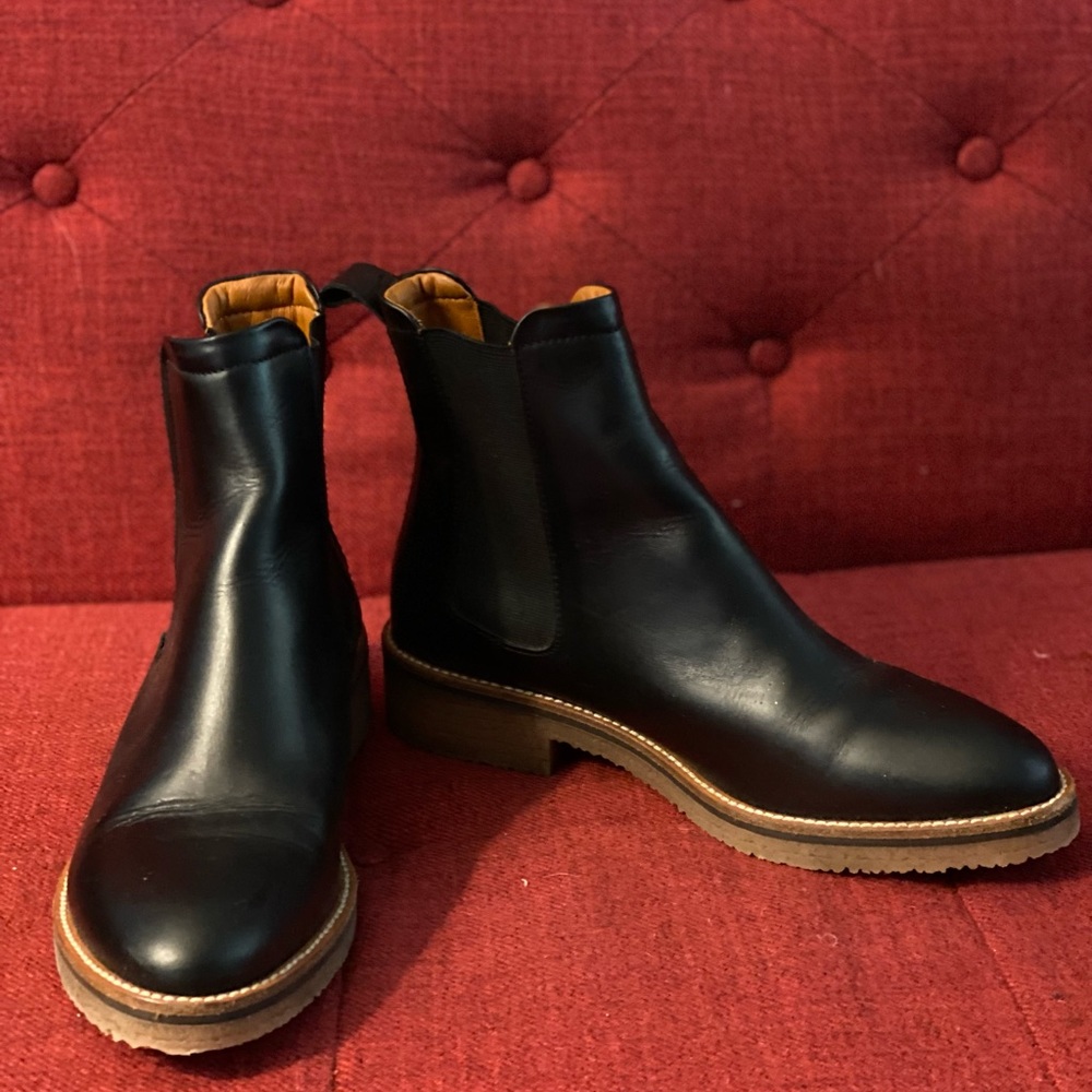 Everlane Italian Leather Chelsea Boot Size 7.5 BARELY WORN